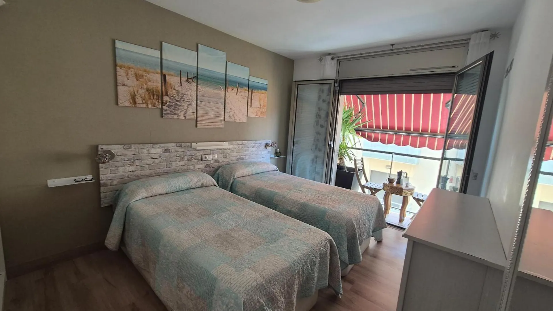 ビラデカンス Atico Terraza, Airport-Bcn, Puerto-Crucerosアパートホテル 3*,  スペイン